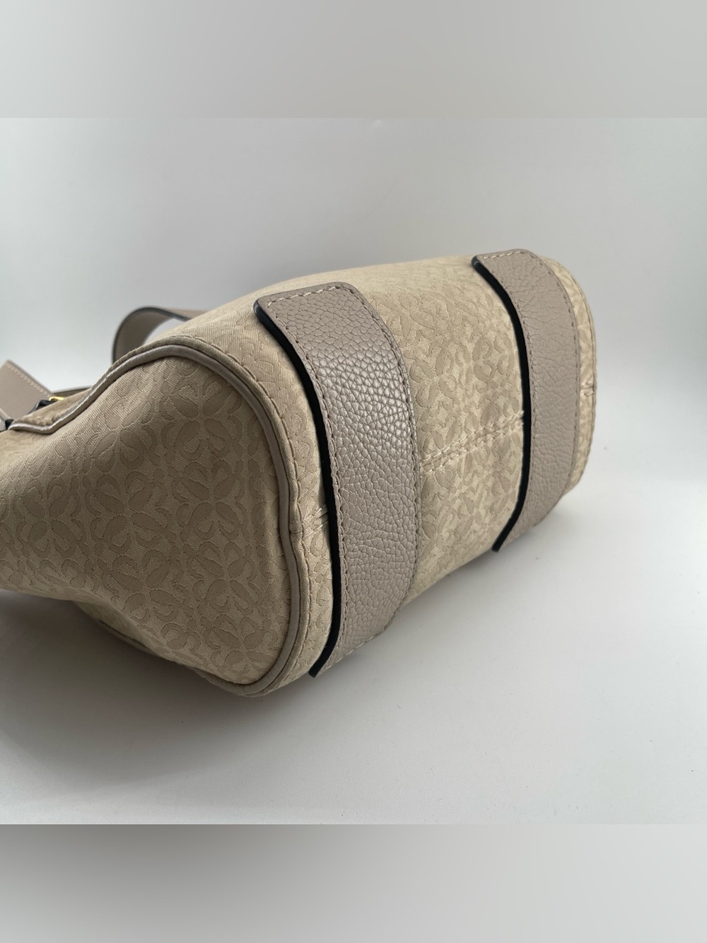 Loewe Anagram Canvas Leather Shoulder Bag - Picture 3 of 16